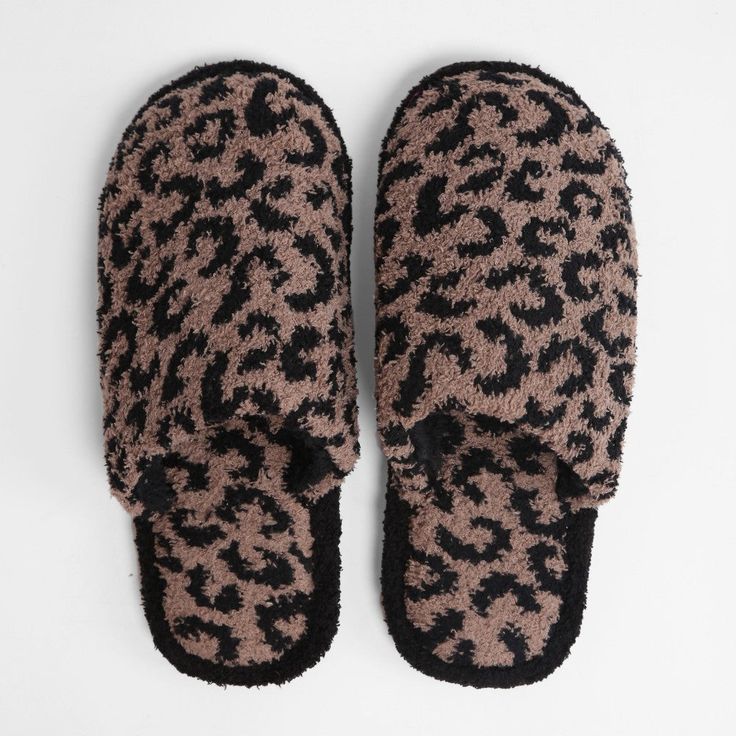 We have the perfect slippers to match your designer blankets! Pick yours before they are gone. Leopard Slippers, Slippers Online, Slide Slippers, Fuzzy Slippers, Closed Toe Shoes, Heart Bag, Slippers Cozy, Fashion Jewelry Earrings, Leopard Pattern