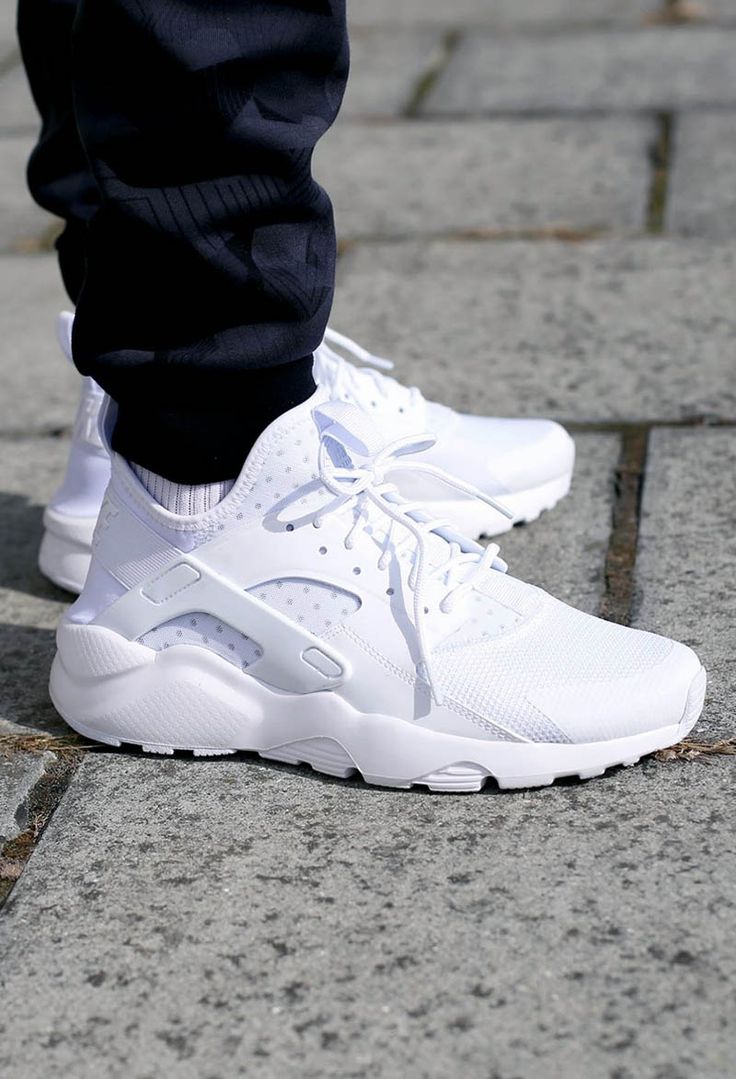 Nike Air Huarache Ultra White 'on feet' Outfits With Air Force Ones Fashion, Huaraches Outfit, Nike Air Huarache White, Nike Air Huarache Ultra, Outfits With Air Force Ones, Nike Shoes Huarache, White Huaraches, White Sneakers Shoes, Nike Free Runners