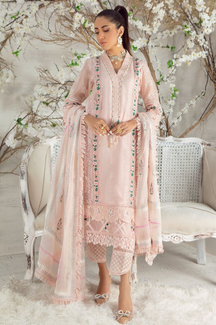 Ella Elegant Dress Design, Ladies Pant Suit, Pakistani Pattern, Ladies Pant, Organza Dresses, Dresses Business, Western Dresses For Women, Latest Dress Design, Designer Outfit