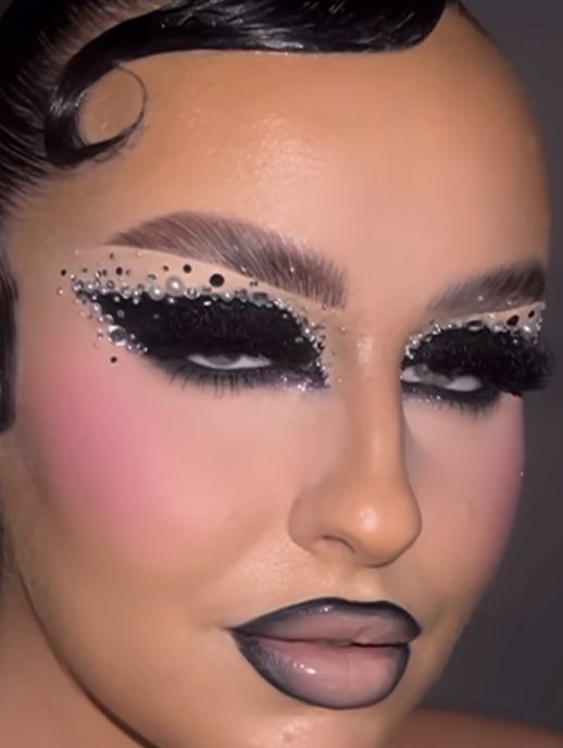 Fancy Makeup Looks Full Face, Black And White Eyeshadow, Comp Makeup, Masquerade Makeup, Carnival Inspiration, Vibrant Makeup, New Year's Makeup, Rhinestone Makeup, Drag Queen Makeup