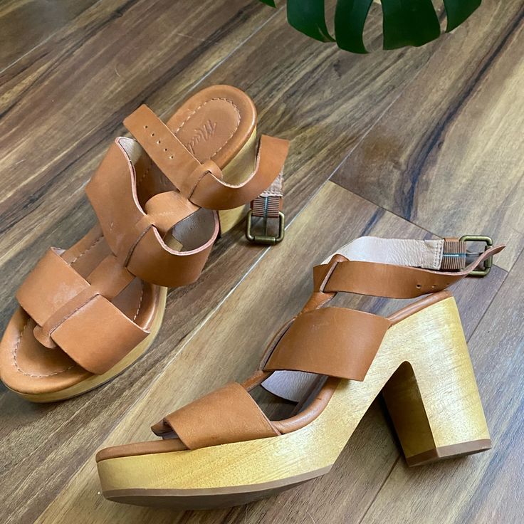 Brand New Madewell Platform Sandals Size 6 Summer T-strap Sandals With Stacked Heel And Ankle Strap, Summer T-strap Sandals With Block Stacked Heel, Summer T-strap Sandals With Block Heel, Summer Beach T-strap Sandals With Block Heel, Vacation Open Toe Heels With Heel Loop, Summer T-strap Sandals With Ankle Strap, Open Toe Heels With Heel Loop For Vacation, Chic Block Heel Slingback Sandals For Beach, Vacation Sandals With Heel Strap And Block Heel