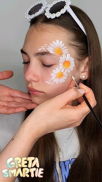 Cool Face Paint Ideas For Women, Kids Easy Face Painting Ideas, Daisy Face Painting, Flower Face Painting Ideas, Face Painting Simple Designs, Face Painting Techniques, Face Painting Simple Easy, Cute Face Painting Ideas, Face Painting Tutorials Step By Step