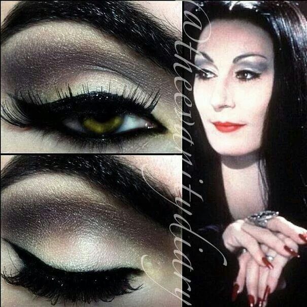 Morticia Addams makeup Morticia Addams Makeup, Addams Makeup, Morticia Addams Costume, Addams Family Musical, Halloweenský Makeup, Gomez And Morticia, Morticia Addams, Halloween Vampire, Halloween Costumes Makeup