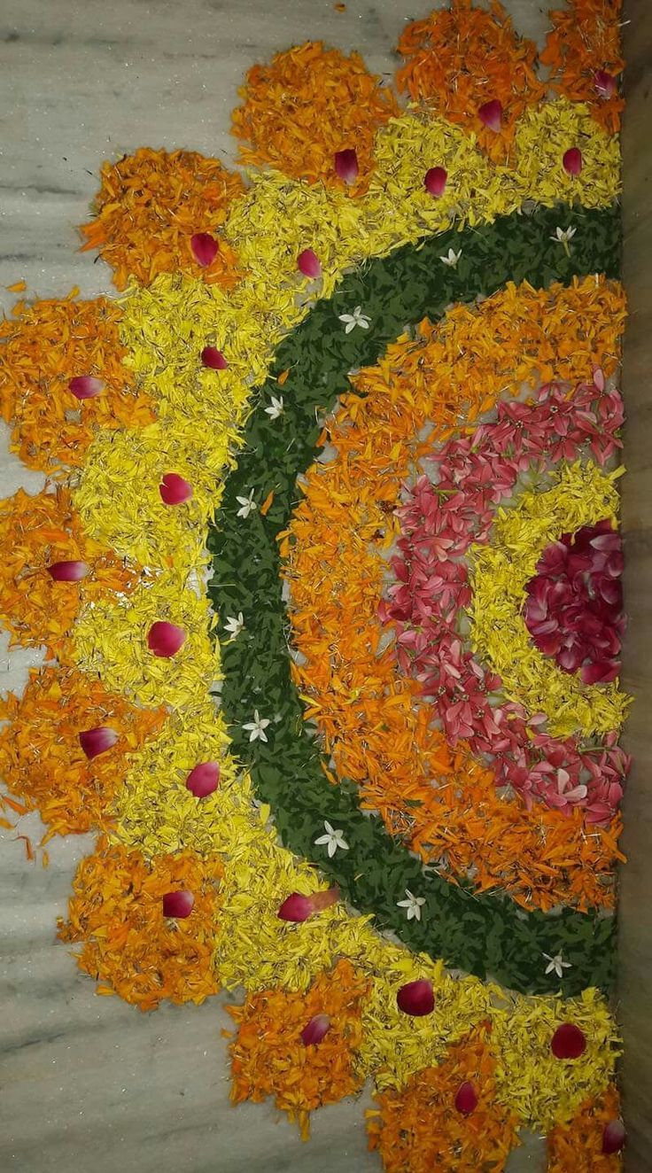 an arrangement of flowers arranged in the shape of a sunflower