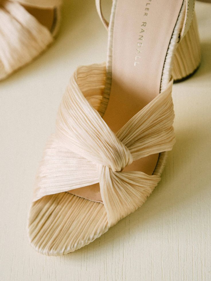 a pair of women's shoes sitting on top of a table