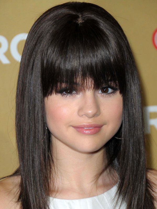 Small Forehead Hairstyles, Round Face Hairstyles Long, Girls Haircuts, Haircuts For Round Face Shape, Small Forehead, Long Fringe Hairstyles, Hairstyles Bangs, Layered Haircuts With Bangs, Hot Haircuts