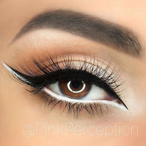 Black And White Liquid Eyeliner, White And Black Eyeliner Makeup, White Eyeshadow Looks, Machiaj Smokey Eyes, Creative Eyeliner, White Eye Makeup, White Eyeliner Makeup, Black And White Makeup, Eye Makeup Images