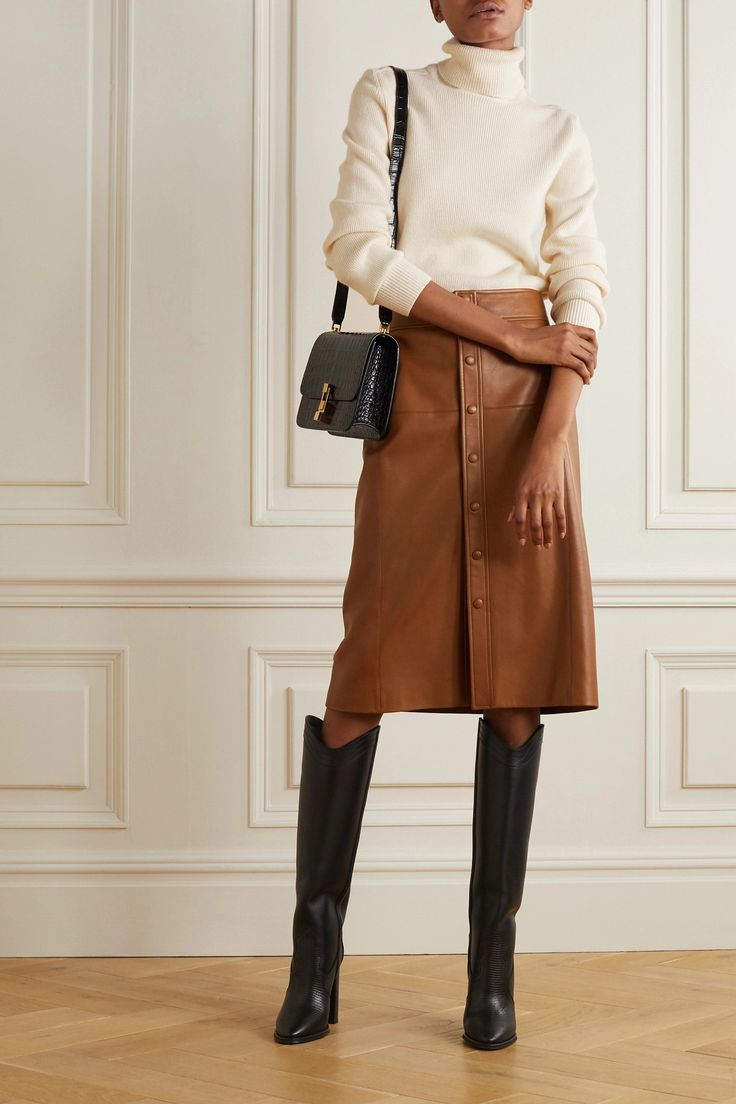 Brown Leather Skirt, Chique Outfits, Amal Clooney, Brown Skirt, Mode Casual, Cashmere Turtleneck, Thanksgiving Outfit, Work Style, Looks Chic