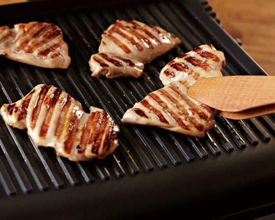 From dinner to dessert, on busy weeknights or when it's too cold to grill outdoors, here are ten more uses for a panini press Panini Grill Recipes, Cuisinart Griddler Recipes, Panini Press Recipes, Chicken Pesto Panini, Chicken Recipes Quick, Panini Maker, Grill Sandwich, Panini Recipes, Recipes Quick And Easy