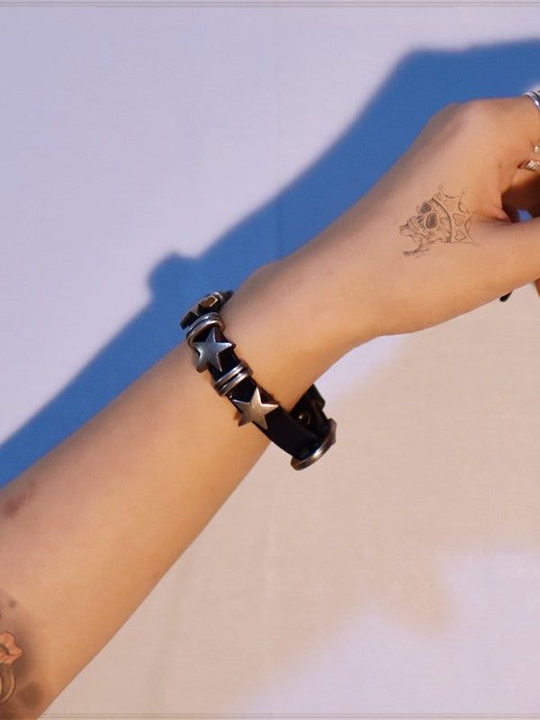 Style: Casual/Street/Punk/Y2K/Vintage/SweetPattern Type: GeometricMaterial: Alloy.Pu LeatherQuantity: 1pcLength: Can be adjustedOccasion: Weekend Casual/Going Out/Holiday/Festival/Dating/Travel/Birthday Black Punk Bracelets, Punk Black Bracelet, Punk Black Bracelets, Black Punk Leather Bracelet Fashion Accessory, Black Punk Style Leather Bracelet, Edgy Black Bracelet For Festivals, Edgy Black Bracelet For Festival, Edgy Black Festival Bracelet, Trendy Leather Bracelet As Fashion Accessory