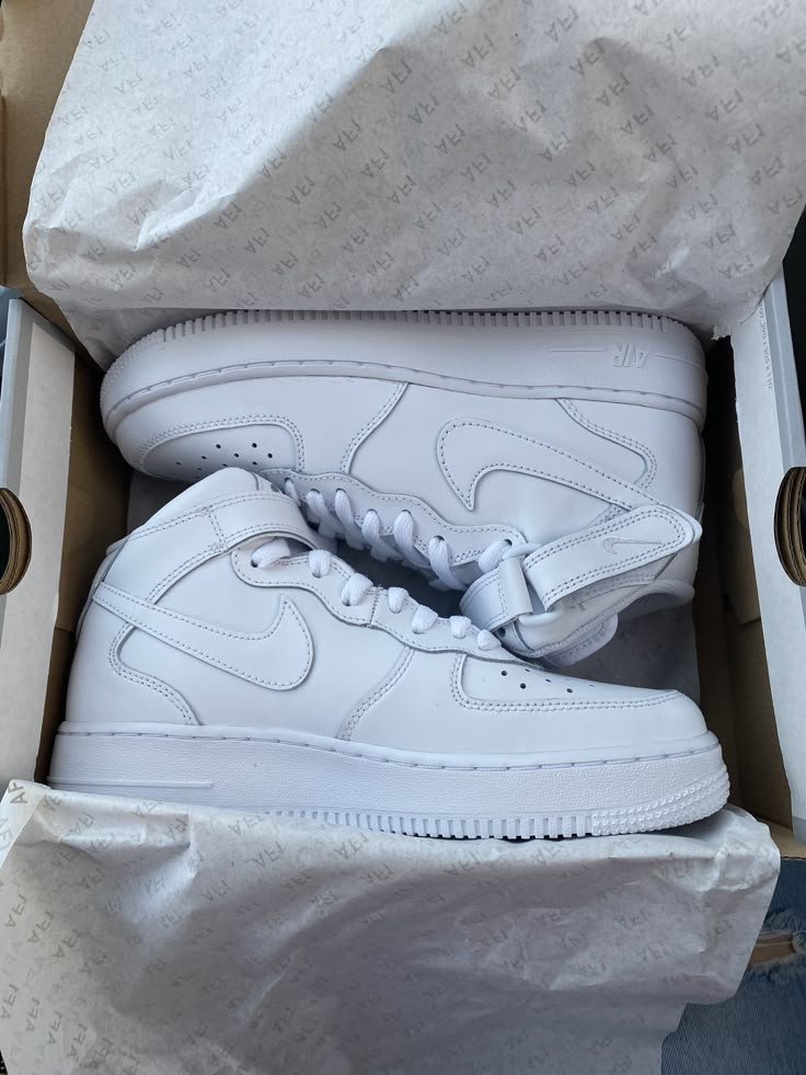 Nike Mid White, Nike Force 1 Mid, Air For Es, Nike Air Force1 White, Nike Air Force 1 Haute, Mid Nike Air Force, Nike Air Force Mid 1, Nike Air Force One Mid, White Nike Shoes Aesthetic