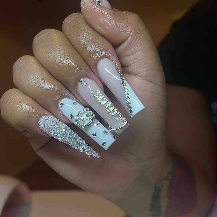 Cute Birthday Nails For Cancers, White Nails With Pixie Crystals, Nail Ideas For Cancers, Zodiac Birthday Nails Acrylic, Birthday Nails Zodiac Sign, Nails For 19th Birthday, 19 Bday Nails, Acrylic Nails For Cancers, Virgo Birthday Nails Long