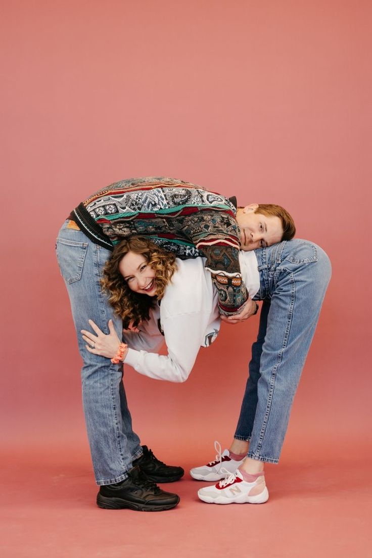 Funny 80s Couple Pictures, Family Photoshoot Funny Ideas, 80s Couple Glamour Shots, 80s Glamour Shots Couples Funny, 90s Photo Shoot Couples, Awkward Couple Photos 80s, 80s Style Family Photoshoot, Awkward Couples Pictures, 80s Family Photoshoot Funny