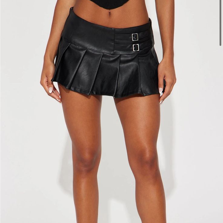 Adorable Mini Skirt With Built In Shorts. Stretchy, Comfy, Breathable. Perfect For The Summer! Skirt With Buckle, Mini Skirt Fashion, Camo Mini Skirt, Red Mini Skirt, Womens Mini Skirts, Black Pleated Skirt, Faux Leather Mini Skirt, Micro Mini Skirt, Ruffles Fashion