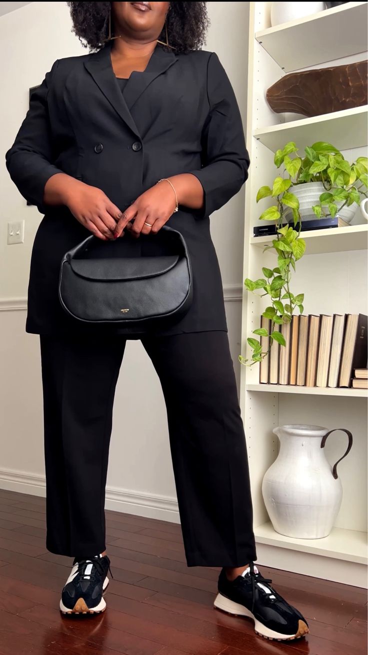 Plus Size Blazer Dress, Suit With Sneakers, Business Casual Sneakers, Black Double Breasted Suit, Suits And Sneakers, Black Blazer Outfit, Plus Size Fall Outfit, Plus Size Summer Outfits, Plus Size Blazer