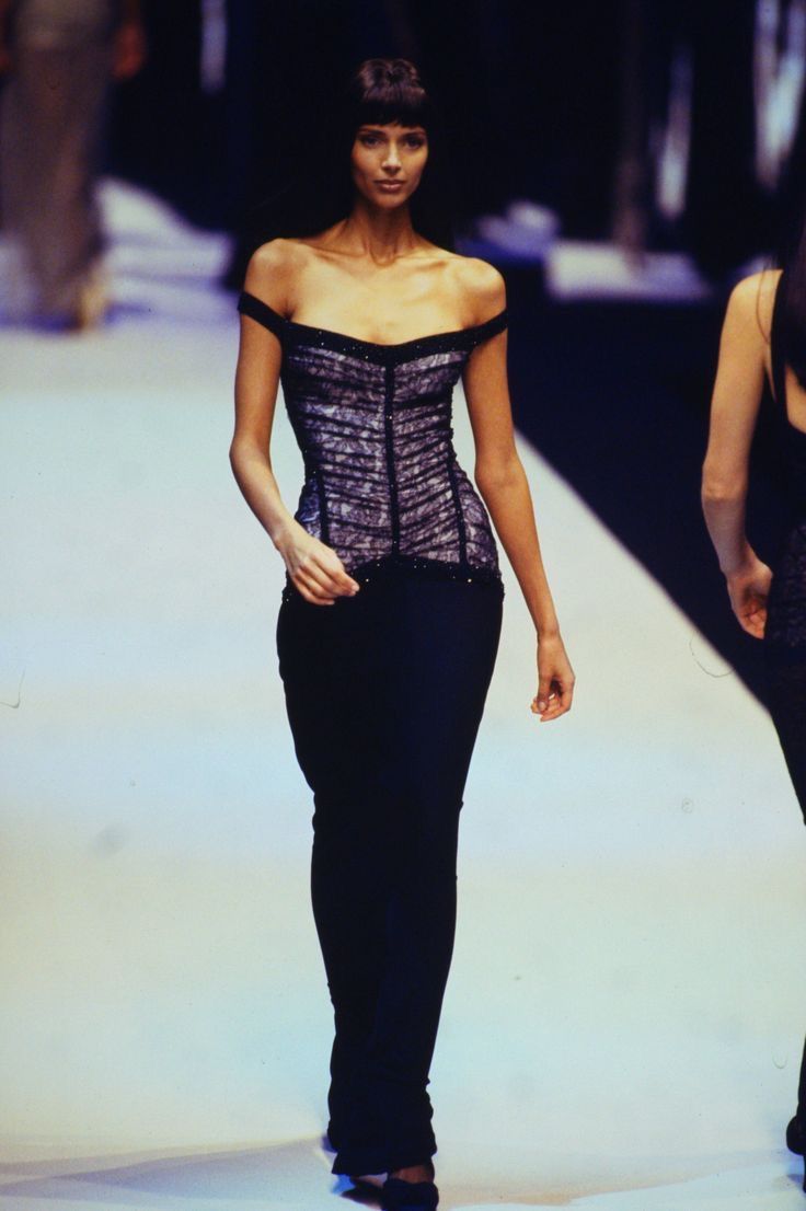 herve leger fall winter 1997 Herve Leger 90s, Pretty Punk, Fashion Designer Studio, 80s 90s Fashion, Herve Leger Dress, Carpet Outfits, A Game Of Clothes, Game Of Clothes, 90s Runway Fashion