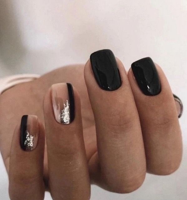 Black Elegant Nails Short, Dark Nails With Accent Nail, Black Nail Designs Fall, Fall Gel Nails Black, Goth Black Nails Short, Simple Gel Manicure Designs, Dark Gel Nails Ideas, Black Bridesmaid Nails, Short Sqovalnails