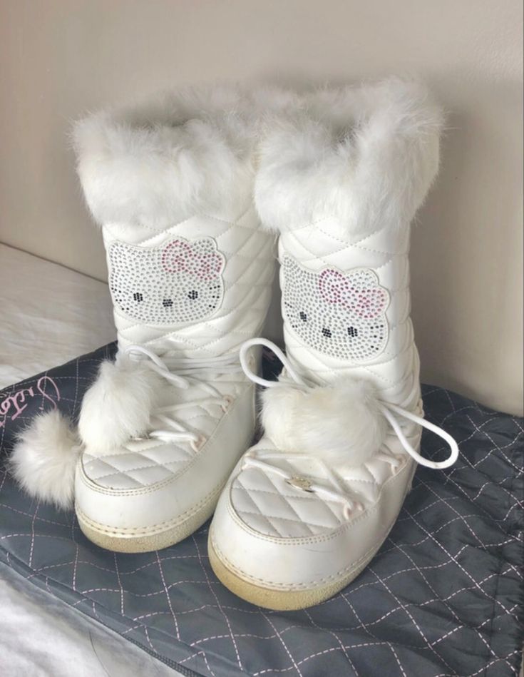 Hello Kitty Boots, Hello Kitty Shoes, Kitty Clothes, Hello Kitty Clothes, Alt Outfits, Free Gift Card, Girly Shoes, Hello Kitty Items, Moon Boots