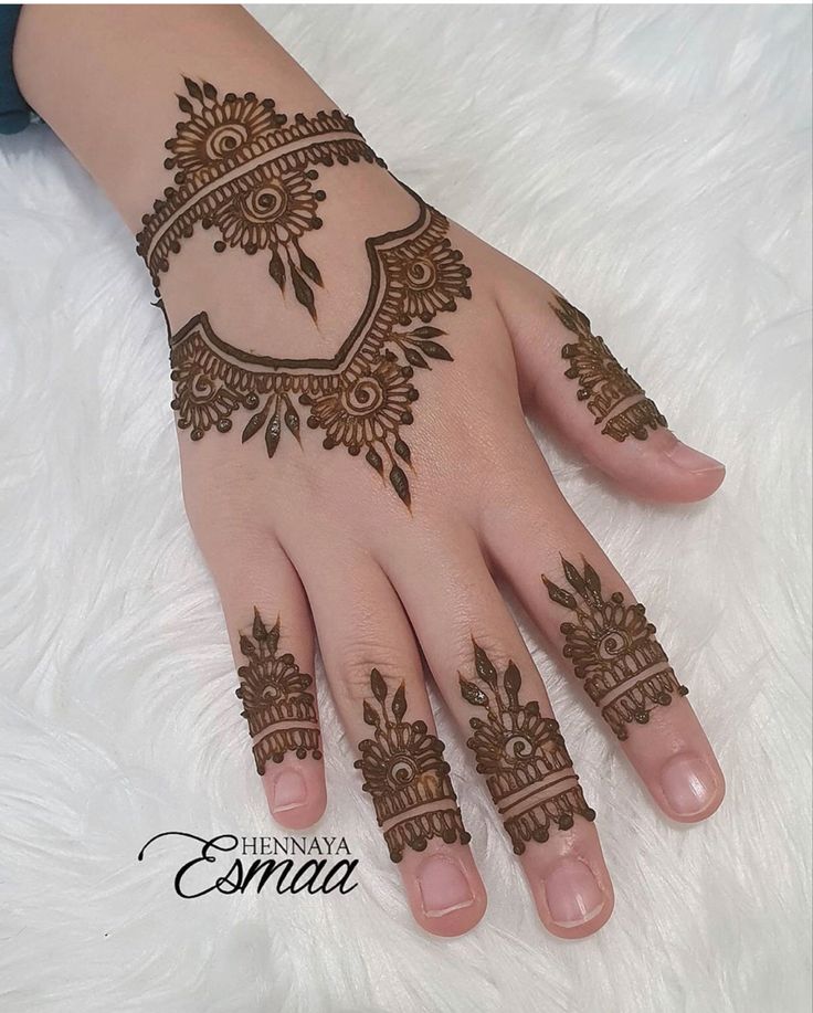 hendi design on the palm of a woman's hand