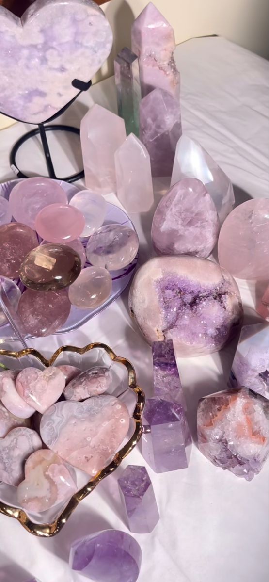 Ameythst Stone Aesthetic, Ameythst Aesthetic, Pinkish Purple Aesthetic, Insta Collage, Agate Wallpaper, Ig Aesthetic, Aesthetic 2024, Amethyst Flower, Crystal Aesthetic