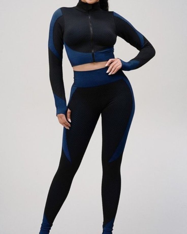 3 piece set includes: Cropped jacket Sports bra Leggings Winter Gym Sportswear Sets, Sporty Winter Sports Sets, Sporty Seamless Stretch Sets, Seamless High Stretch Sportswear Sets, Sporty Stretch Seamless Sets, High Stretch Long Sleeve Sportswear Set, Winter Workout Athleisure Sets, Winter Workout Sporty Sets, Sporty Winter Workout Sets