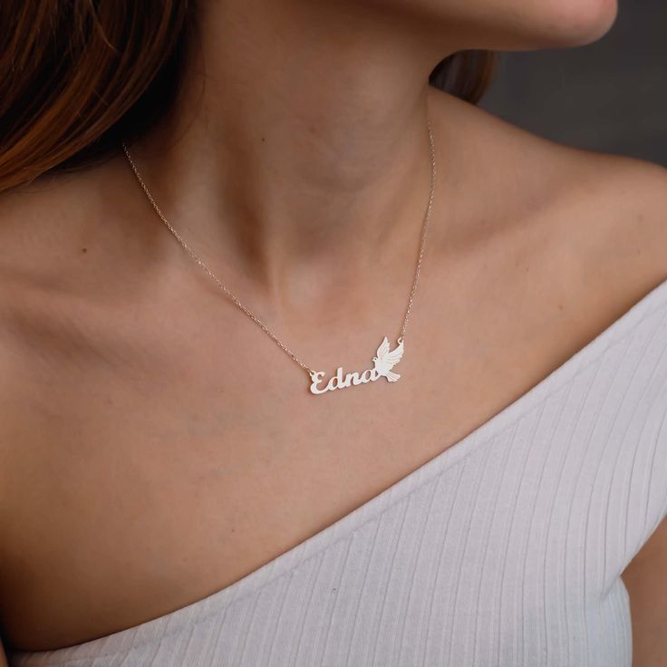 "💖 Personalized Bird Name Necklace - Dainty Animal Necklace - Gift For Her - Minimalist Necklace -  Christmas Gifts for Women 💖 ✨ Personalize your style with our exquisite Gold Bird Name Necklace! Crafted with intricate detail, this unique piece features the name of your loved one or yourself, beautifully intertwined with a delicate bird motif. 🎁 Presented in a special box, this necklace makes a unique Christmas, New Year's, or birthday gift, adding a touch of personalized elegance to your sp Jewelry Traditional, Etsy Jewelry Handmade, Sparkle Gift, Animal Necklace, Mother Jewelry, Christmas Necklace, Necklace For Her, Bird Motif, Necklace Collection