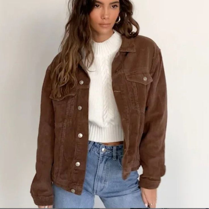 Cotton Jackets Women Casual, Corduroy Winter Jacket, Taupe Corduroy Jacket Outfit, Autumn Jackets Women, Light Brown Corduroy Jacket Outfit, Nice Jackets For Women, Minimal Western Style, Brown Coudroy Jacket Outfit, Brown Jean Jacket Outfit