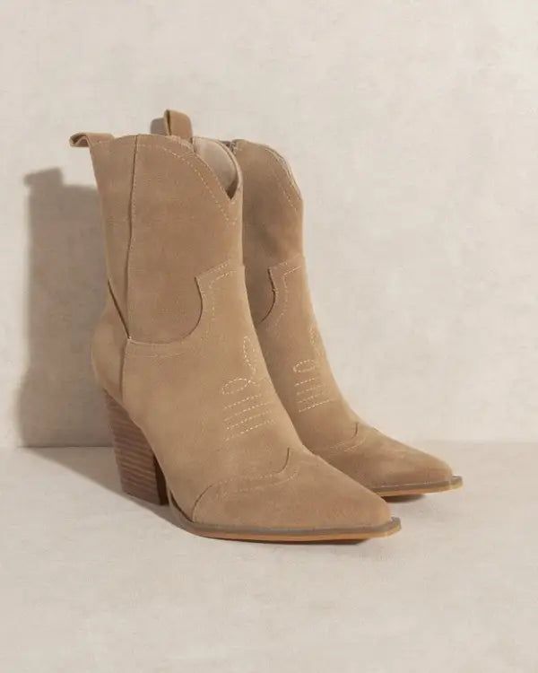 Curved hem, riding heel and a slightly lifted pointed toe. This modest boot hits all the right notes in capturing that classic western flair.Upper Material:Man-made UpperBrown - Rough Suede UpperInsole Material:Padded InsoleSole or Heel Material:Leather wrap heelTaupe - Printed heelShaft Height: 6.25"Heel Height: 3.5"The front platform: 0.25"Types of closures: zipperCircumference of shoe opening: 10.5"Bottom of the sole: 5"COWBOY, STITCHED, EMBROIDERED, MINIMALIST, ATTITUDEMade In: Imported