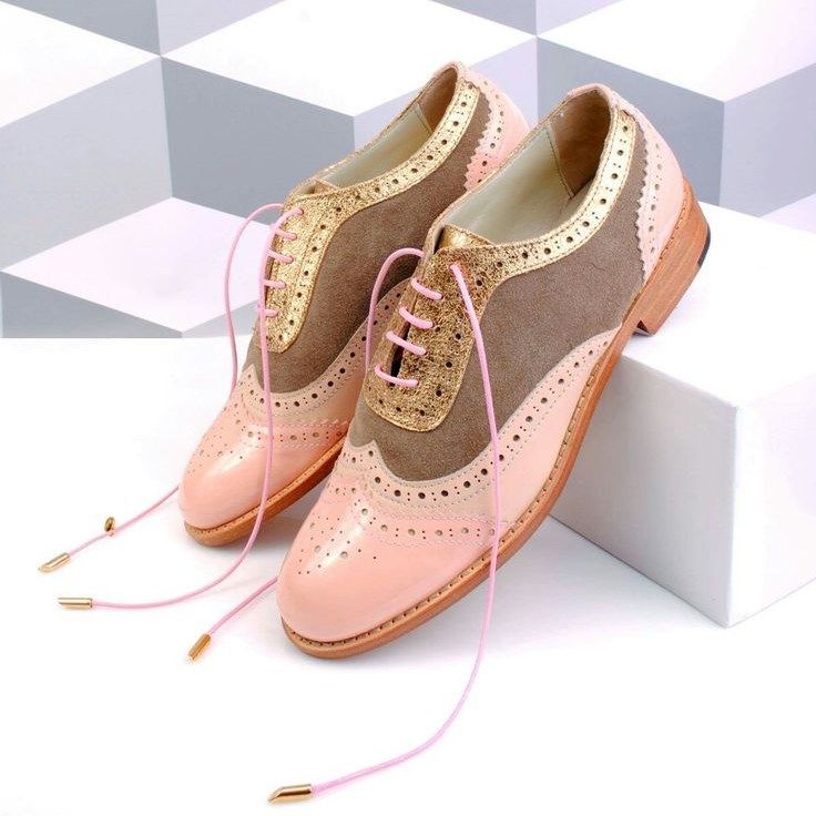 null Simple Favor, Spectator Shoes, Classy Hats, Oxford Shoes Outfit, Wingtip Oxford Shoes, Oxford Brogues, Look Formal, Suede Oxfords, Classy Shoes