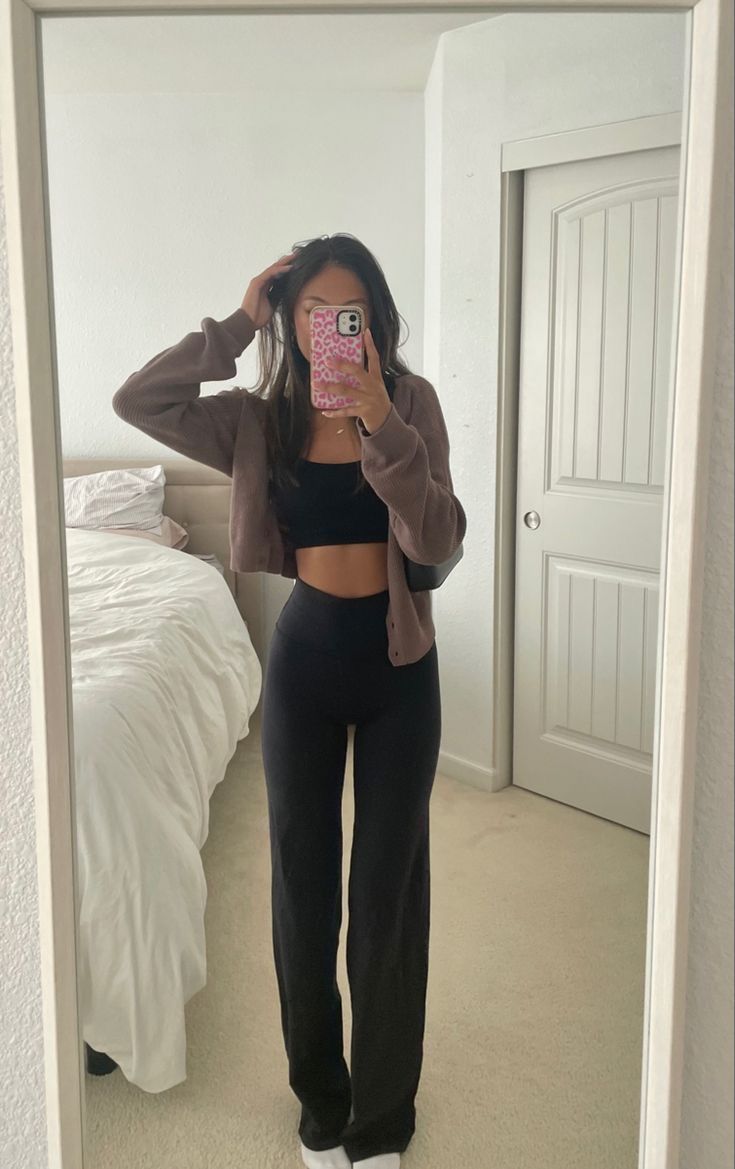 Leggings Casual Outfit, Black Leggings Casual, Leggings Outfit Ideas, Class Outfits, Black Leggings Outfit, Leggings Outfits, Perfect Leggings, Skandinavian Fashion, Leggings Outfit