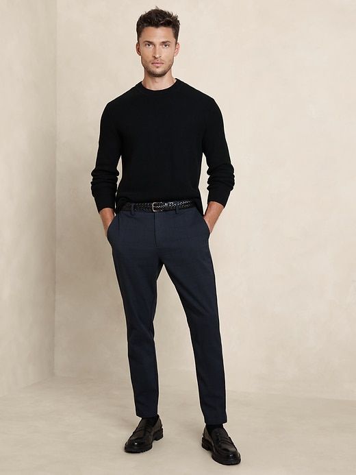 Grayson Slim Tapered Pant | Banana Republic Factory Casual Men’s Office Wear, Men’s Business Causal Outfit, Mens Modern Outfits, Men’s Corporate Workwear, Mens Closet Essentials, Men’s Professional Fashion, Business Casual Modern, Men Minimalist Style, Men’s Holiday Evening Wear