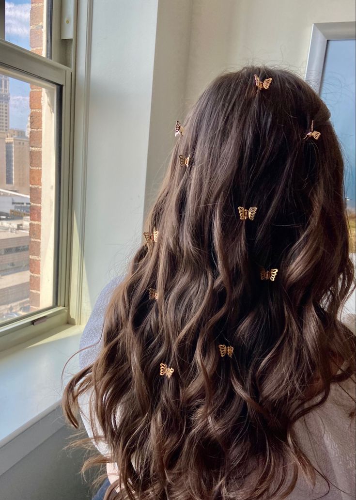 Gold Butterflies In Hair, Butterfly Clips Hairstyles Hoco, Prom Hairstyles With Gold Accessories, Prom Hair With Gold Accessories, Hairstyle With Butterflies, Gold Butterfly Hair Clips Hairstyles, Gold Butterfly Hair Accessories, Prom Hairstyles Butterfly Clips, Curled Hair With Butterfly Clips