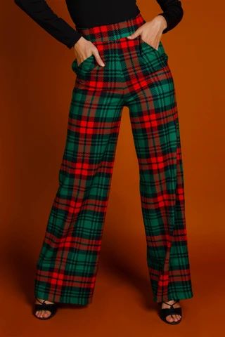 Plaid Pants Outfit, Tartan Plaid Christmas, Tartan Plaid Dress, Tartan Pants, Plaid Dress Pants, Trendy Christmas Outfits, Classy Christmas, Grunge Dress, Womens Christmas