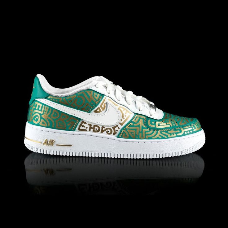 Discover the latest fashion statement - Green Gold Doodle Custom Air Force 1. Make a statement with these unique and stylishly designed sneakers. Comfort and style come together to make this the perfect shoe for every occasion. Get your pair today! The perfect gift for friends, family, that special someone, or yourself ✨ - Exactly as shown in the pictures. - Brand New & Authentic. 💯 - Hand Painted with attention to detail. 👨‍🎨 - Waterproof and Flexible. ❤️ - Unisex model. Please refer to the Shoe Customs, Shoe Artwork, Air Force One Shoes, Air Force 1 Sneakers, Painted Nikes, Waterproof Paint, Custom Shoes Diy, Doodle Design, Custom Air Force 1