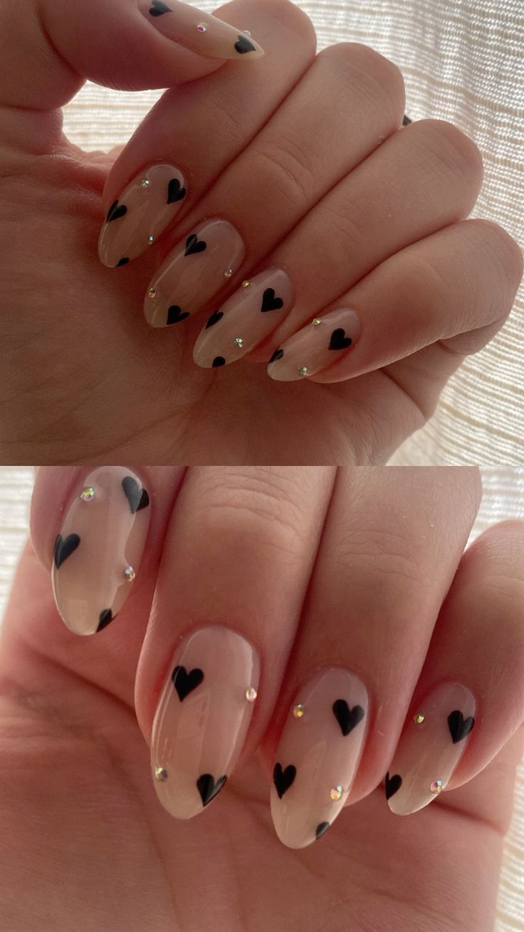 Nails Corazones, Nails With Black Hearts, Heart Nails Black, Nails Black Heart, Black Heart Nails, Nail Art Noir, Black Almond Nails, Cow Nails, Pink Glitter Nails