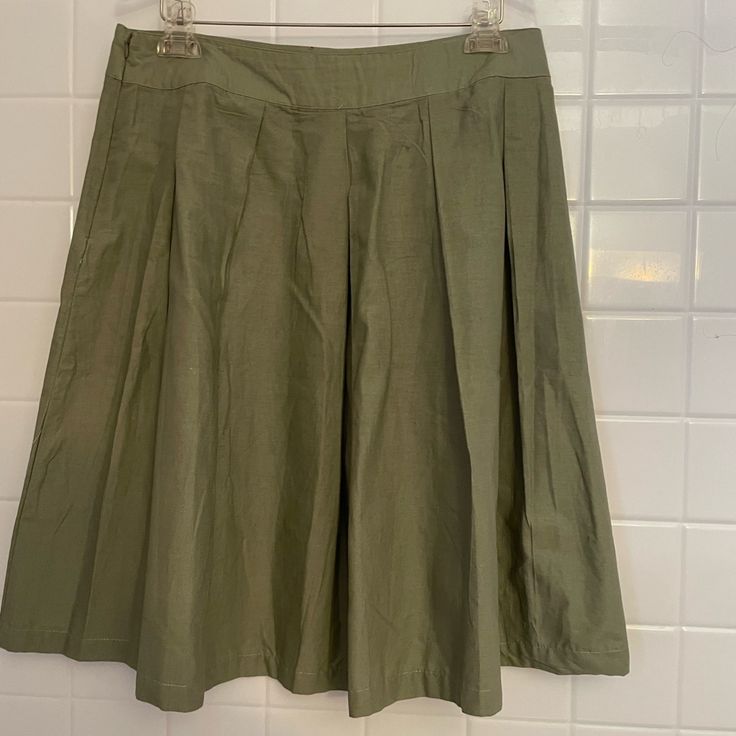 Nwt Connection 18 Skirt Size L. Pleated Skirt With Side Zipper. 100% Cotton Machine Wash. Solid Cotton A-line Bottoms, Short Cotton Lined Skirt, Short Cotton Skirt With Lining, A-line Cotton Bottoms, Casual Green A-line Bottoms, Pleated Cotton Skirted Bottoms, Cotton Pleated Mini Skirt, Solid A-line Cotton Bottoms, A-line Bottoms With Pleated Hem For Summer