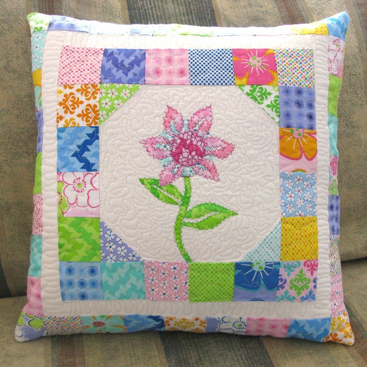 Sea Mist Flower wall hanging quilt pattern Quilt Supplies, Embroidery Pillows, Flower Pillows, Mini Patchwork, Quilted Pillows, Spring Pillow, Appliqué Quilts, Spring Pillows, Applique Quilt Patterns