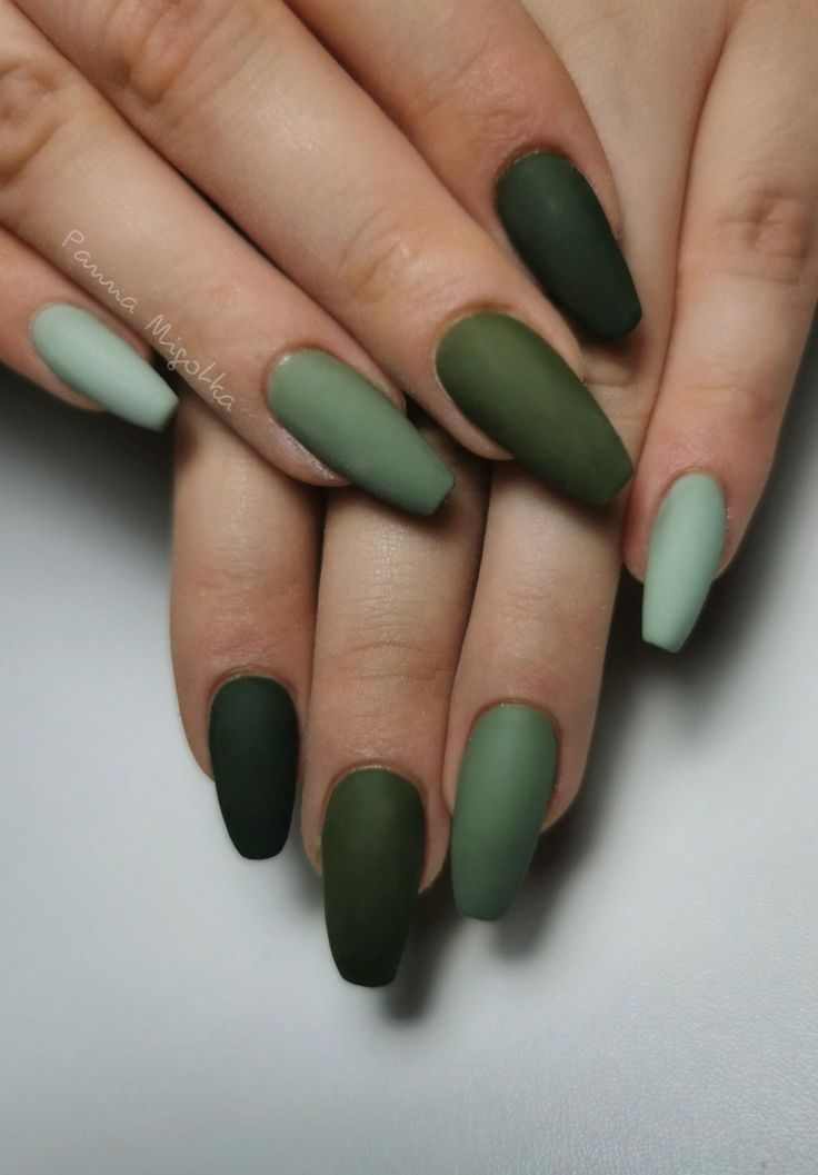 Nail Colors For Winter, Matte Green Nails, Matte Nail Colors, Matte Nail, Matte Nails Design, Green Nail, Black Nail, Short Acrylic Nails Designs, Chic Nails