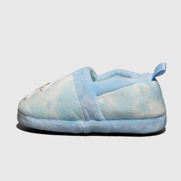 The perfect blend of comfort and style for your little one, these Toddler Bluey Cloud Slippers - Blue is great to relax or play while at home. These slippers are a delightful choice for young adventurers and bluey enthusiasts alike. It features a padded footbed and a textured sole to prevent slips. Blue Non-slip Casual Slippers, Casual Light Blue Slip-on Slippers, Blue Cozy Slippers For Winter, Casual Blue Slippers With Soft Sole, Soft Blue Winter Slippers, Blue Comfy Slippers With Round Toe, Comfortable Blue Indoor Slippers, Comfy Blue Slippers With Round Toe, Comfy Blue Round Toe Slippers