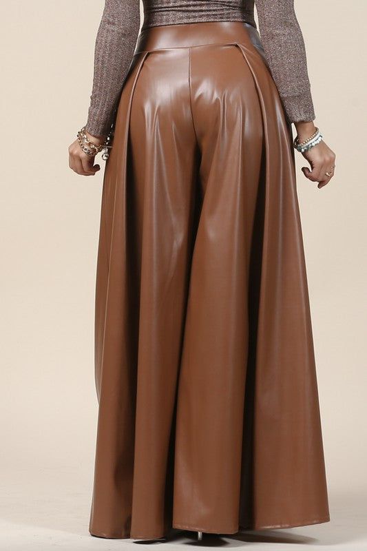 PRODUCT DETAILS: Low waist with zipper wide legs pants. 5'7" 32-24-36. Fabric Contents 95% Polyester, 5% Spandex Orders ships within 24-48 hours (Monday Friday) 5% spandex 95% Polyester Made in USA. Model Wears Small Please see size chart for information on the fit Wide Legs Pants, Casual Beach Wear, Flare Leg Pants, Wide Legs, Palazzo Pants, New Arrival Dress, Low Waist, The Professional, Fashion Pants