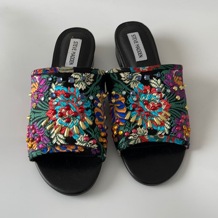 Steve Madden Women’s Open Toe Casual Flat Sandal Style: Briele -S Brocade Mulit Colored Floral With Gems Size: 8m Nwot - Never Worn (Runs Small) I Wear A True 8m And These Were 1/2 Size To Small In My Opinion Fashion Sandals Flat, Sandal Style, Shoes Steve Madden, Open Toe Sandals, Casual Flats, Toe Sandals, Steve Madden Shoes, Flat Sandals, Black Green