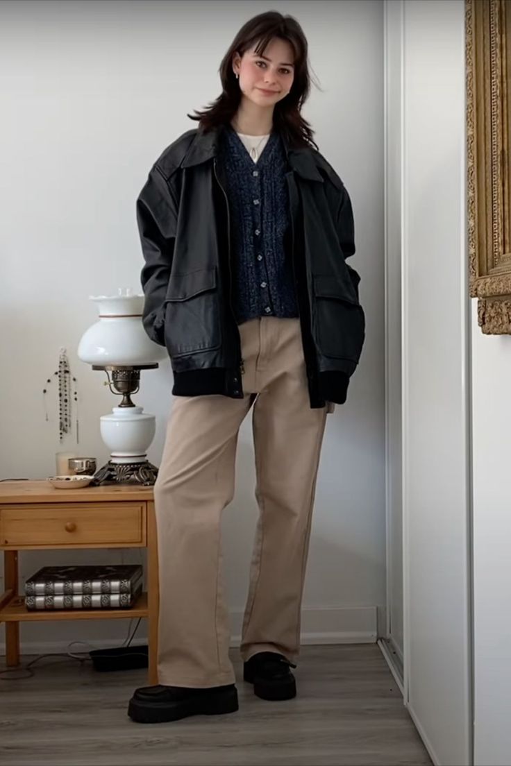 outfit with a white tee shirt underneath a dark blue cardigan with a black leather bomber jacket layered on top, worn with khaki/beige pants and black platform shoes Kate Brock, Hijabi Fits, Hijabi Outfit, Fall Attire, Casual Work Outfits, Edgy Outfits, Fall Winter Outfits, Aesthetic Outfits, Aesthetic Fashion