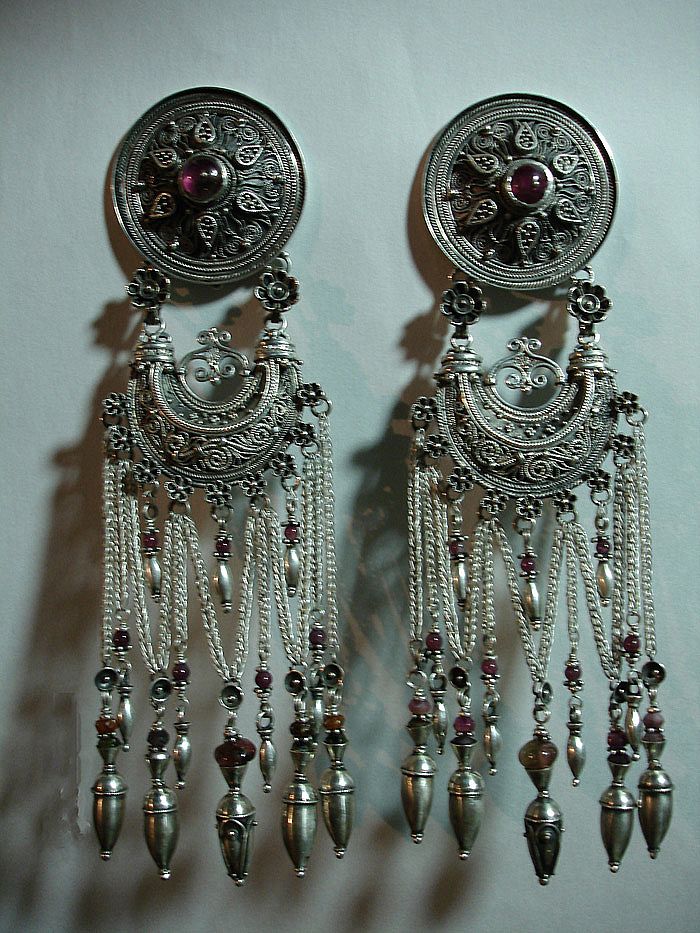 Middle Eastern Accessories, Traditional Romanian Jewelry, Romani Jewelry, Tajik Jewelry, Arabian Jewelry, Russian Earrings, Persian Jewelry, Middle East Jewelry, Middle Eastern Jewelry