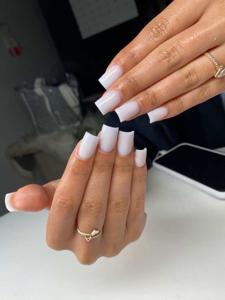 White Baddie Nails Short, Baddie Short Acrylic Nails White, Nails For 7th Grade Short, 7th Grade Nail Ideas, Nails For 7th Grade, Short Nails Baddie, White Square Acrylic Nails, Baddie Short Nails, Cute Baddie Nails Short