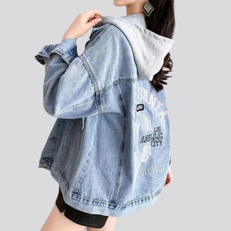 Hooded back print denim jacket online—excellent women's denim jacket from the 2023 Spring-Summer Collection. Every day, street-contemporary makes you feel more at ease. Yes, urban-chic can make you feel more at ease every day. You don't have to be a fashion expert to locate items complimenting your style and make you feel great. The purpose of urban-trend is to choose comfortable and stylish garments. It's all about developing looks that you enjoy and are proud of.Painted denim is a unique fabri Y2k Denim Jacket, Casual Denim Jacket, Black Jean Jacket, Oversized Jean Jacket, Printed Denim Jacket, Print Denim, Y2k Denim, Jean Jacket Women, Painted Denim