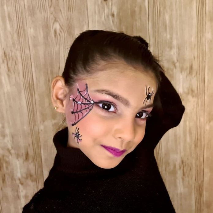 Idee trucco per bambini ad Halloween 👻 5 make-up semplici da copiare 🪄 Easy Halloween Kids Makeup, Halloween Makeup Witch Kids, Maquillaje Halloween Infantil, Halloween Makeup Kids, Kids Halloween Makeup, Simple Witch Makeup, Kids Witch Makeup, Witch Face Paint, Easy Halloween Face Painting