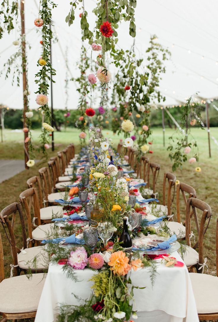 This stunning fresh floral wedding tablescape features dahlias grown at a 200-year-old farmhouse called Mowfield in Cumberland, Maine. Intimate Summer Wedding, Wedding Flowers June, Garden Wedding Tablescape, Cottage Garden Wedding, Summer Farm Wedding, Wedding Cottagecore, Floral Garden Wedding, Intimate Garden Wedding, Homestead Wedding