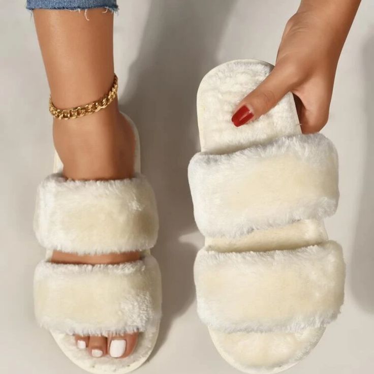 Nwt Fluffy Open Toe Slippers . Cozy, Soft, And Plush To The Touch! Stunning White Color. Slipper Shoes Women, Fur Loafers, Fluffy Shoes, Cute Slides, Women Slippers Fashion, White Slippers, Dr Shoes, Fluffy Slippers, Comfy Slippers