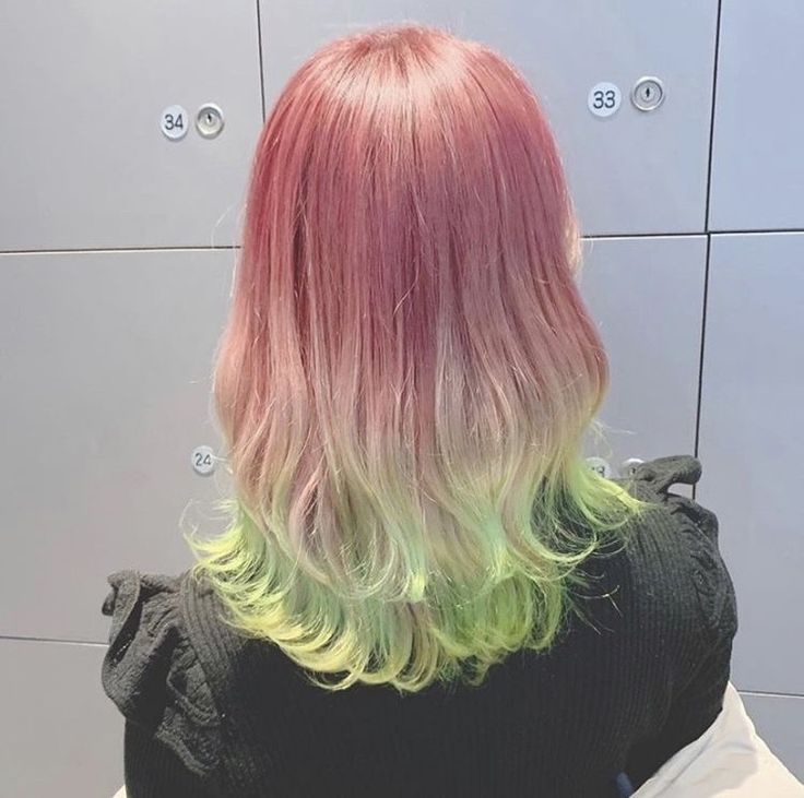 Mitsuri Inspired Hair, Mitsuri Hair Color, Pastel Pink And Green Hair, Mitsuri Hair Dye, Mitsuri Hair Down, Mitsuri Hairstyle, Mitsuri Hair, Green Hair Aesthetic, Pink And Green Hair