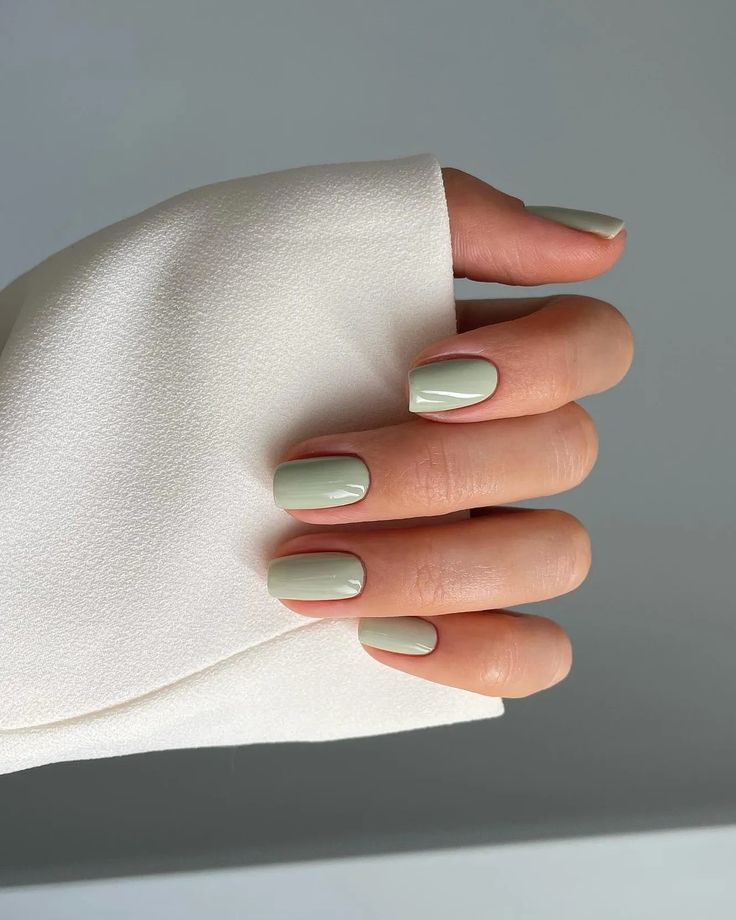 Mint Green Nails, Mint Nails, Kutek Disney, Elegant Manicure, Green Nail Polish, Smink Inspiration, Simple Gel Nails, Green Nail, Makijaż Smokey Eye